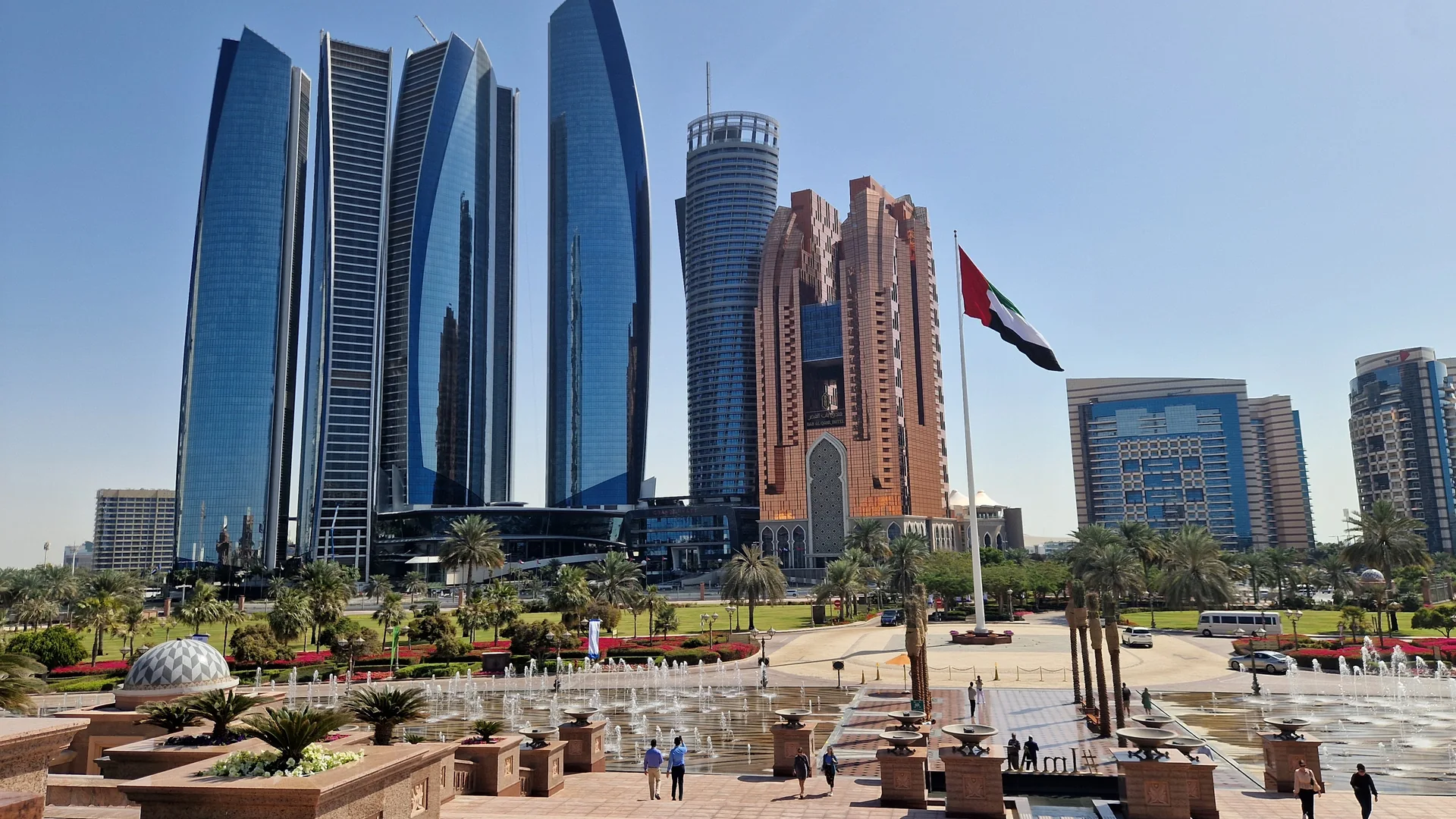 Abu Dhabi Reise mit Skyline, Stadtzentrum und moderner Architektur