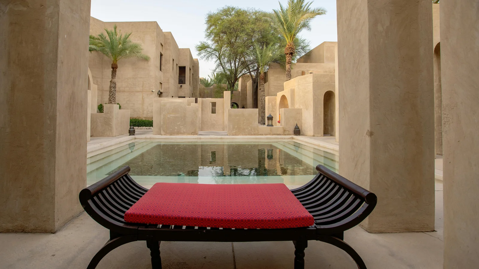 Ruhiger Innenhof als Hidden Gem in den Emiraten